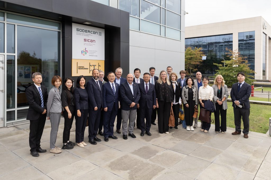 Cantabria presenta el centro logístico de La Pasiega ante una delegación institucional y empresarial de China